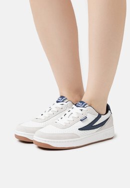 Fila: Белые кроссовки 