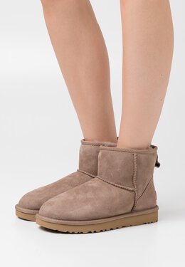 UGG: Ботинки  Classic Mini