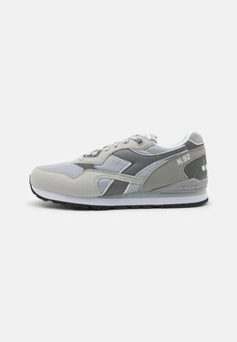 Diadora: Фиолетовые кроссовки