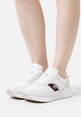 Tommy Hilfiger: Белые кроссовки Runner