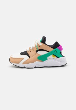 Nike: Бежевые кроссовки Air Huarache