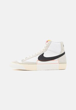 Nike: Белые кроссовки  Blazer Mid 77