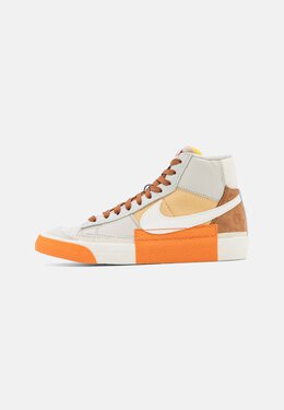 Nike: Светлые кроссовки Blazer Mid 77