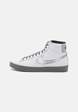 Nike: Белые кеды Blazer Mid 77