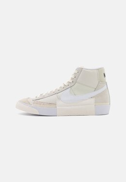 Nike: Светлые кроссовки Blazer Mid 77