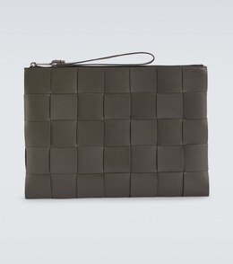 Bottega Veneta: Серый клатч  Intreccio