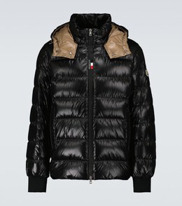 Moncler: Чёрный пуховик Cuvellier