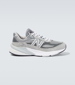 New Balance: Серые кроссовки 