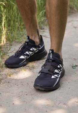 Adidas: Чёрные кроссовки  Terrex Voyager 21