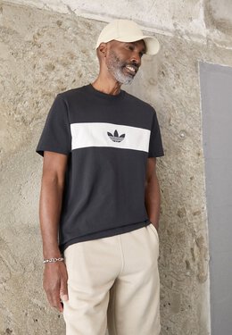 Adidas Originals: Футболка  Originals с принтом