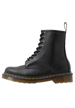 Dr. Martens: Чёрные ботинки  1460