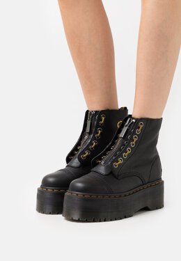 Dr. Martens: Чёрные ботинки 