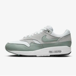 Nike: Зелёные кроссовки Air Max 1