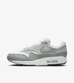 Nike: Зелёные кроссовки Air Max 1