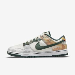 Nike: Зелёные кроссовки Dunk Low SE