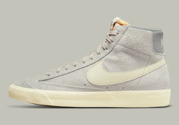 Nike: Светлые кроссовки Blazer Mid 77