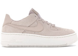 Nike: Бежевые кроссовки Air Force 1 Low