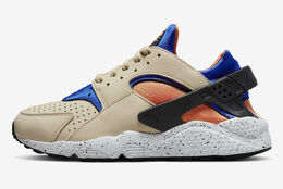 Nike: Бежевые кроссовки Air Huarache Run