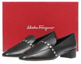 Salvatore Ferragamo: Чёрные туфли Gancini