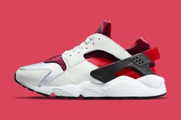 Nike: Красные кроссовки Air Huarache