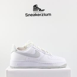 Nike: Белые кроссовки Pure Platinum