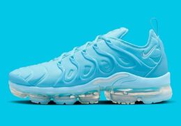 Nike: Голубые кроссовки Air Vapormax Plus