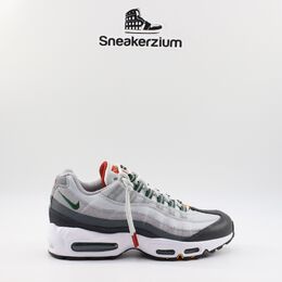 Nike: Зелёные кроссовки Pure Platinum