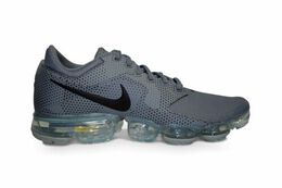 Nike: Серые кроссовки Air Vapormax