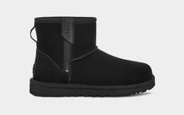 UGG: Чёрные сапоги Classic Mini