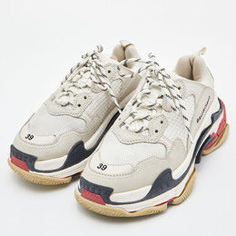 Balenciaga: Белые кроссовки Triple S