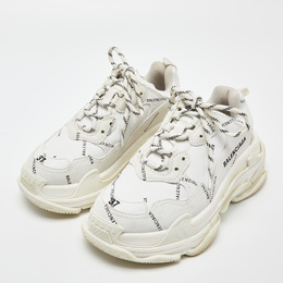 Balenciaga: Белые кроссовки Triple S