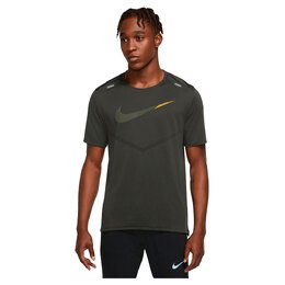 Nike: Зелёная футболка  Dri FIT