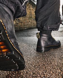 Dr. Martens: Чёрные ботинки 