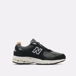 New Balance: Чёрные кроссовки  2002R