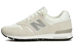 New Balance: Светлые кроссовки 