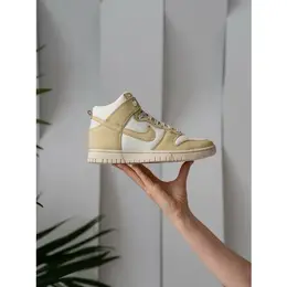 NIKE: Бежевые кроссовки  Dunk High