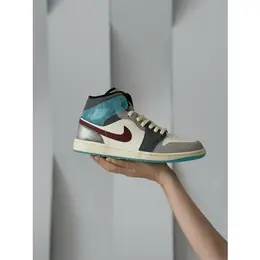 NIKE: Бежевые кроссовки  Air Jordan