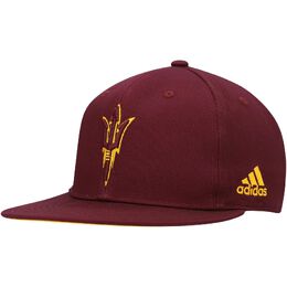Adidas: Кепка 