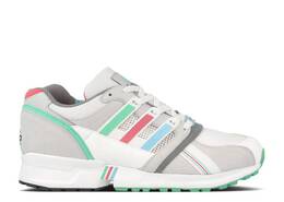 Adidas: Белые кроссовки  Equipment