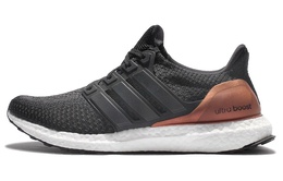 Adidas: Кроссовки 