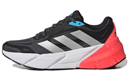 Adidas: Кроссовки 