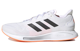 Adidas: Кроссовки 
