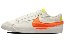 Nike: Оранжевый жакет  Blazer Low 77