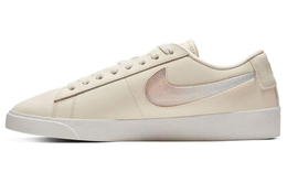 Nike: Бежевые кроссовки  Blazer Low