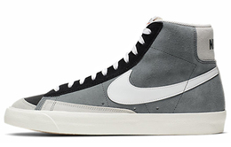 Nike: Белые кроссовки  Blazer Mid 77 Vintage