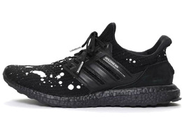 Adidas: Тёмные кроссовки  UltraBoost