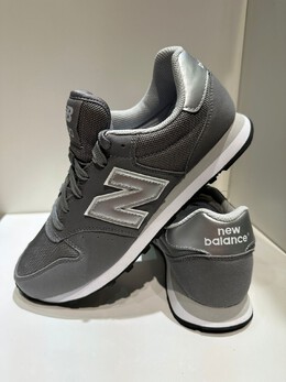 New Balance: Серебристые кроссовки  500