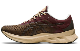 Asics: Кроссовки  Novablast