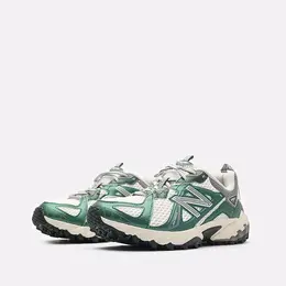 New Balance: Зелёные кроссовки 
