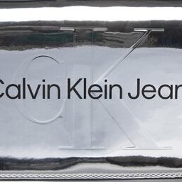 Calvin Klein Jeans: Серебристая сумка